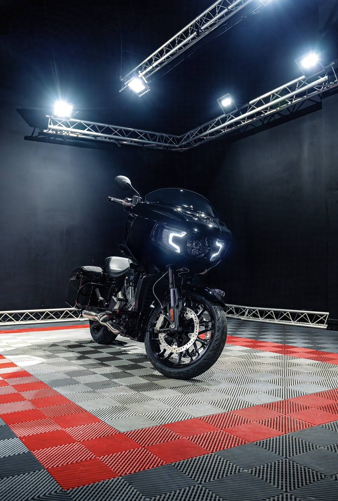 Traitement des cuirs sur cette Indian Challenger Dark Horse