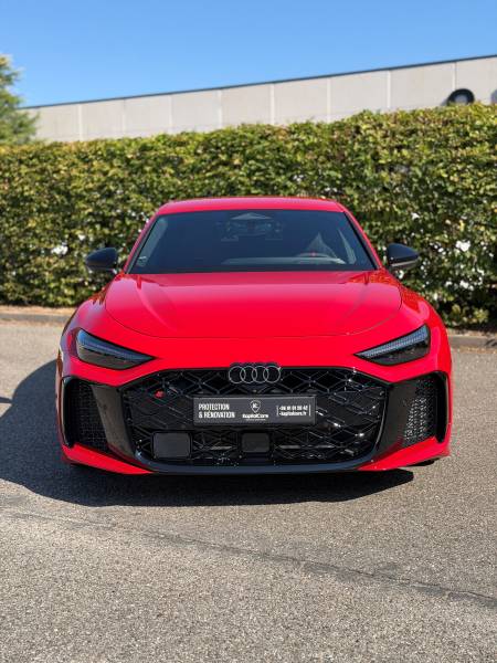 Polissage professionnel et traitement céramique sur Audi RS5 à Lyon : KapitalCare révèle la profondeur de votre teinte et la scelle durablement contre toutes les agressions. Deux ateliers Lyon Sud et Lyon Nord pour un résultat showroom.