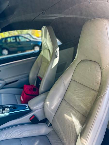 Préserver la souplesse de votre cuir et l’éclat d’origine de votre Porsche à Mâcon