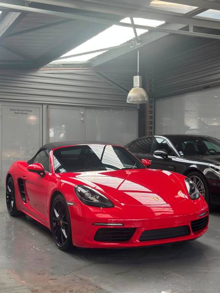 Spécialiste du détailing automobile à Lyon, KapitalCar'e sublime votre Porsche : polissage, protection céramique Gtechniq et soin intérieur premium.