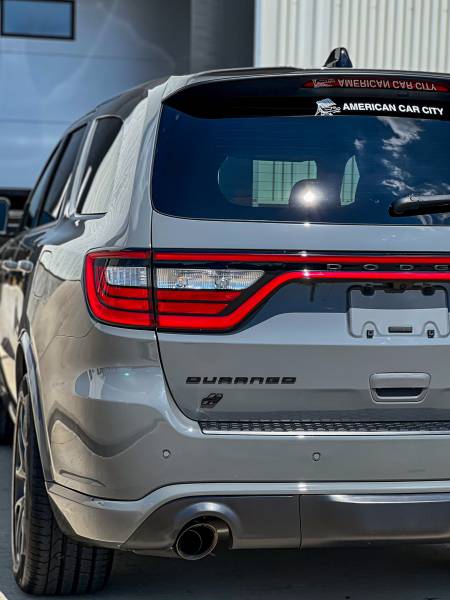 Film PPF intégral et céramique spécifique sur Dodge Durango à Lyon : KapitalCare et American Car City s'associent pour offrir une protection totale aux SUV américains. Résistance maximale, valeur préservée. Lyon Sud et Lyon Nord disponibles.