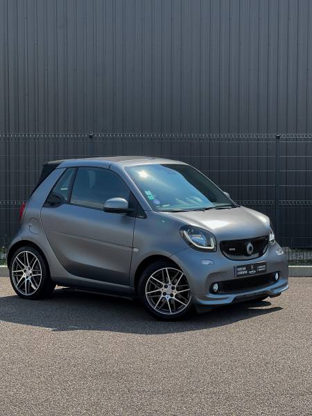 La protection PPF n'est pas réservée aux V8. KapitalCare Lyon pose le film de protection sur votre Smart ForTwo avec la même rigueur que sur une Lamborghini. Peinture préservée, valeur maintenue. Lyon Sud et Lyon Nord disponibles.
