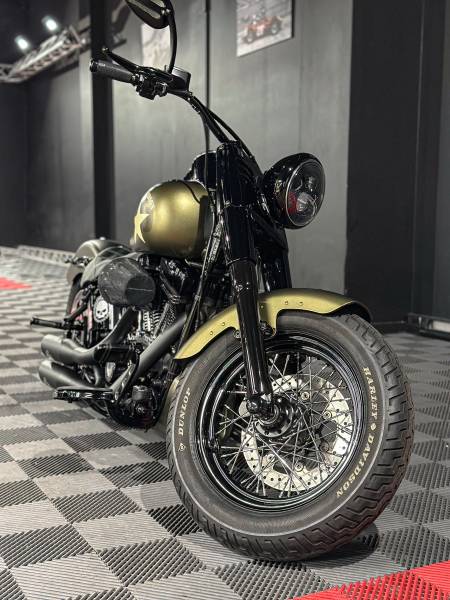 Application, d'un traitement céramique sur cette Harley Davidson Softail Slim S