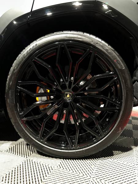 Réparation des jantes rayées sur une Lamborghini