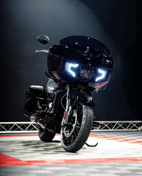 Pose d'un film de protection (PPF) sur cette Indian Challenger Dark Horse