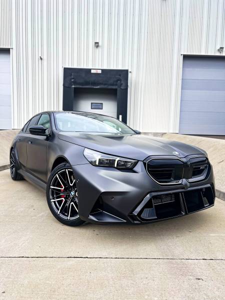 Excellence allemande sublimée par un spécialiste du detailing BMW à Saint-Fons. Réservez votre remise à neuf esthétique dès maintenant.
