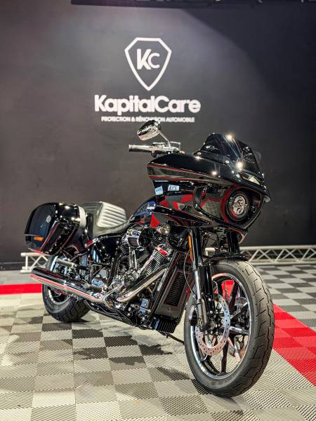 Le traitement céramique sur votre moto à Villefranche-sur-Saône protège durablement votre peinture et révèle une brillance miroir exceptionnelle.