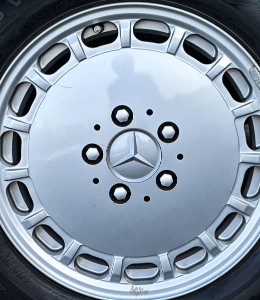 Sublimez votre Mercedes-Benz 300SL à Lyon avec le traitement céramique Gtechniq de KapitalCar’e : brillance, résistance et entretien simplifié garantis.