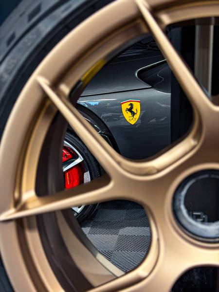 À Mâcon, optez pour la remise en état professionnelle de vos jantes. Effacez les rayures, redressez les voiles et ravivez la brillance d’origine. Vos jantes retrouvent une apparence neuve grâce au savoir-faire d’experts en rénovation automobile haut de ga