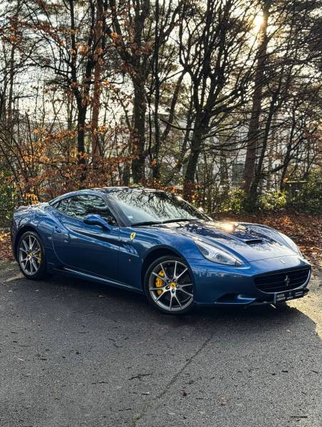 Protégez votre Ferrari California à Lyon avec le film transparent XPEL, référence mondiale du PPF haut de gamme. Résistance, brillance, élégance : votre carrosserie reste intacte face aux agressions.