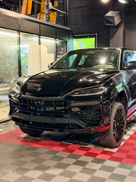 Lamborghini Urus SE PPF Saint-Fons : protection complète anti-impacts, auto-cicatrisante et invisible pour conserver éclat et sérénité au quotidien.