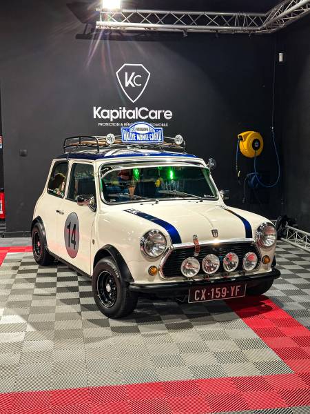 Préservez la beauté de votre Mini Austin avec un film de protection sur mesure à Lyon.